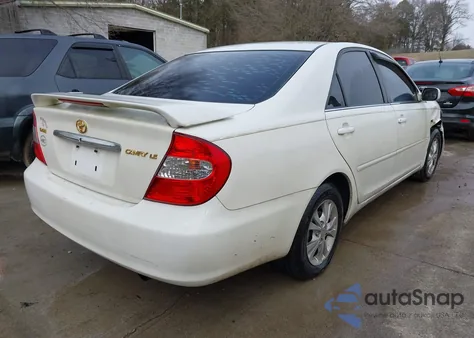 2004 Toyota Camry Le z USA, uszkodzony, nr VIN 4T1BE32K64U344145